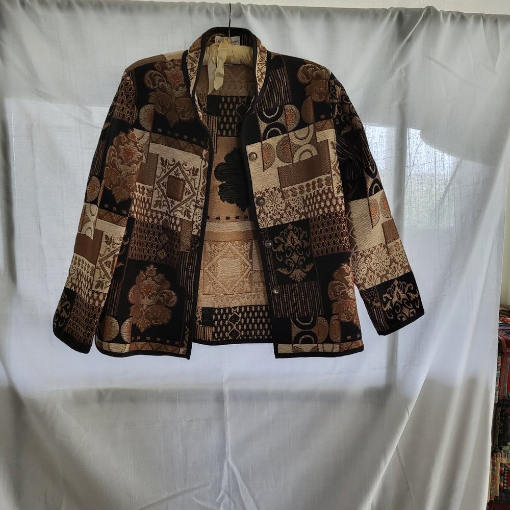 Drapers & Damon Jacket with suede trimming. Size: Medium Color: Browns/Cream